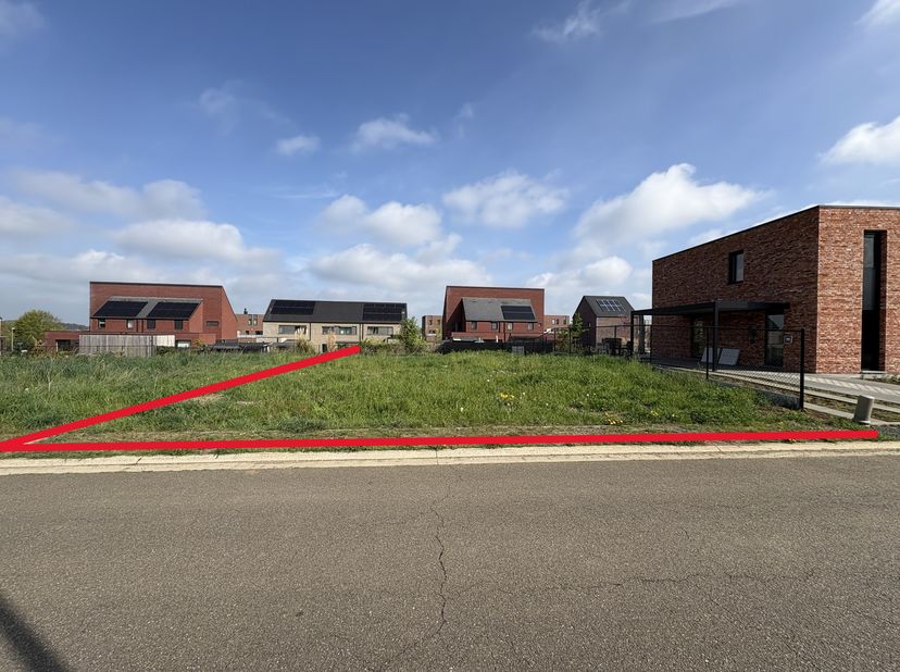Bouw uw droomwoning in een rustige, kindvriendelijke wijk! Ontdek deze prachtige bouwgrond van 4a91ca perfect gelegen in een gloednieuwe, rustige en k